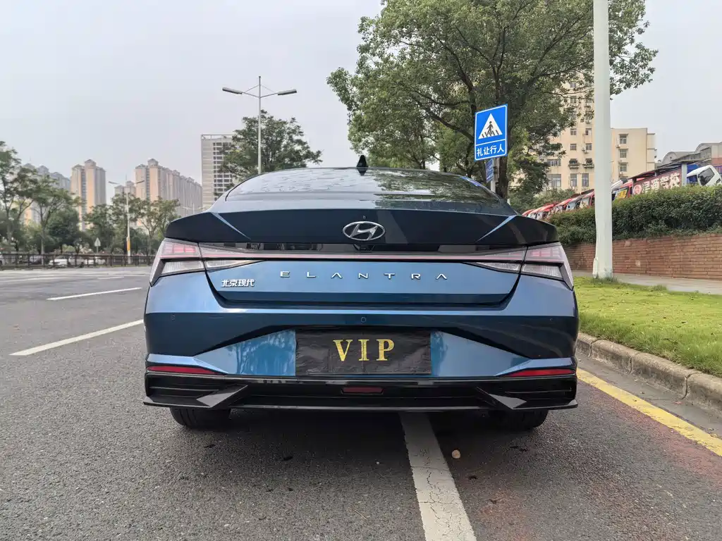 Hyundai Elantra — миниатюра 7