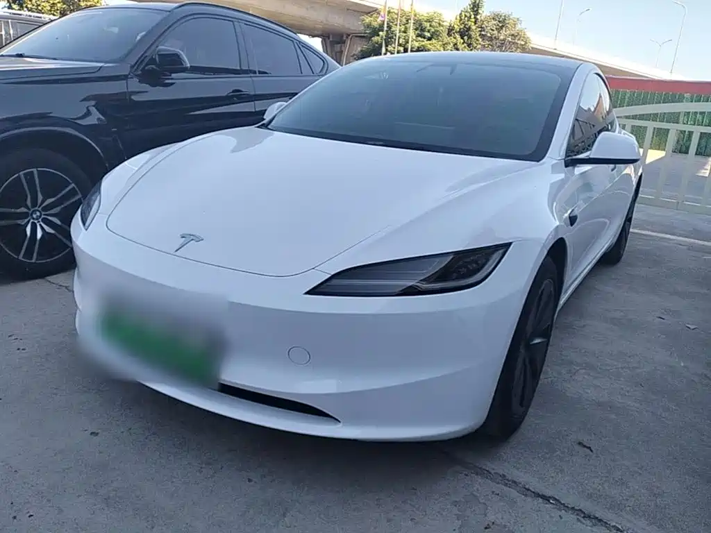 Tesla Model 3 — миниатюра 2