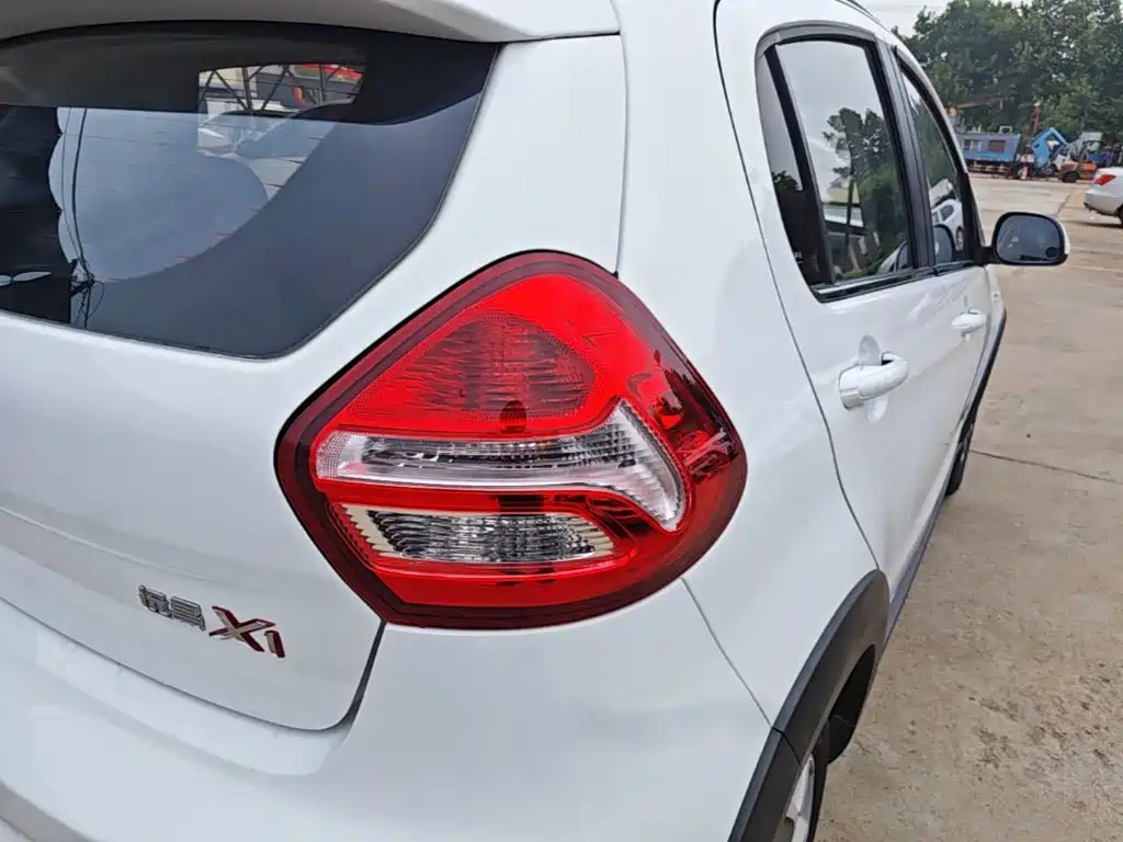 Geely Vision X1 — миниатюра 8