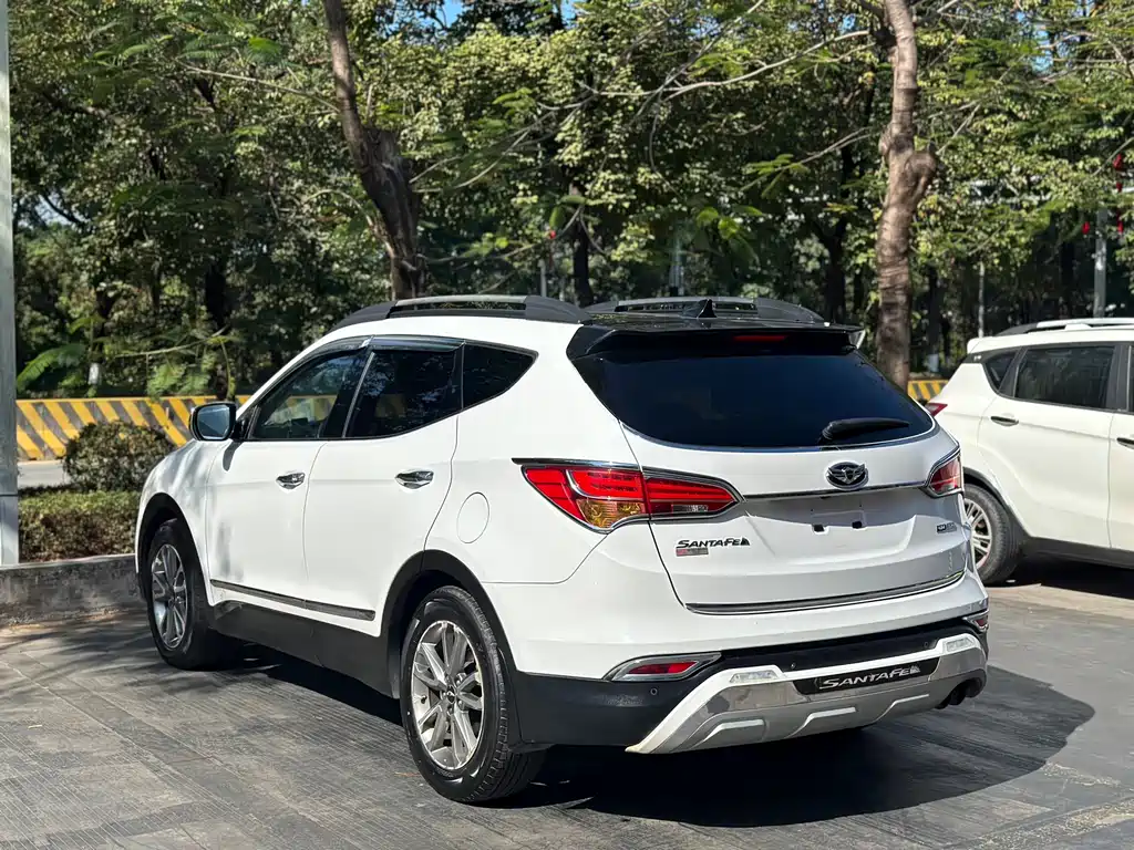 Hyundai Santa Fe (Import) — миниатюра 4