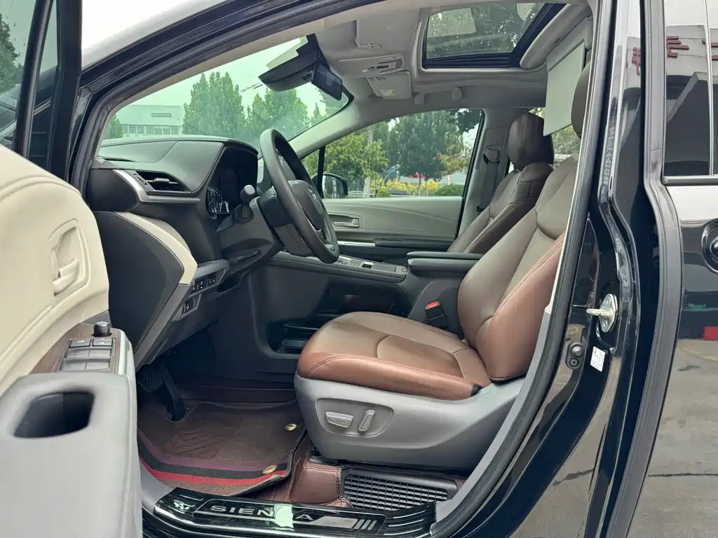 Toyota Sienna — миниатюра 9