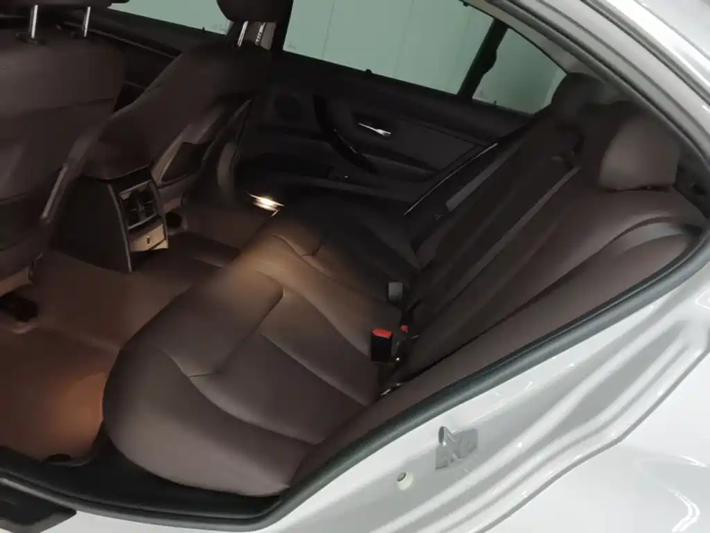 BMW 3 Series — миниатюра 17
