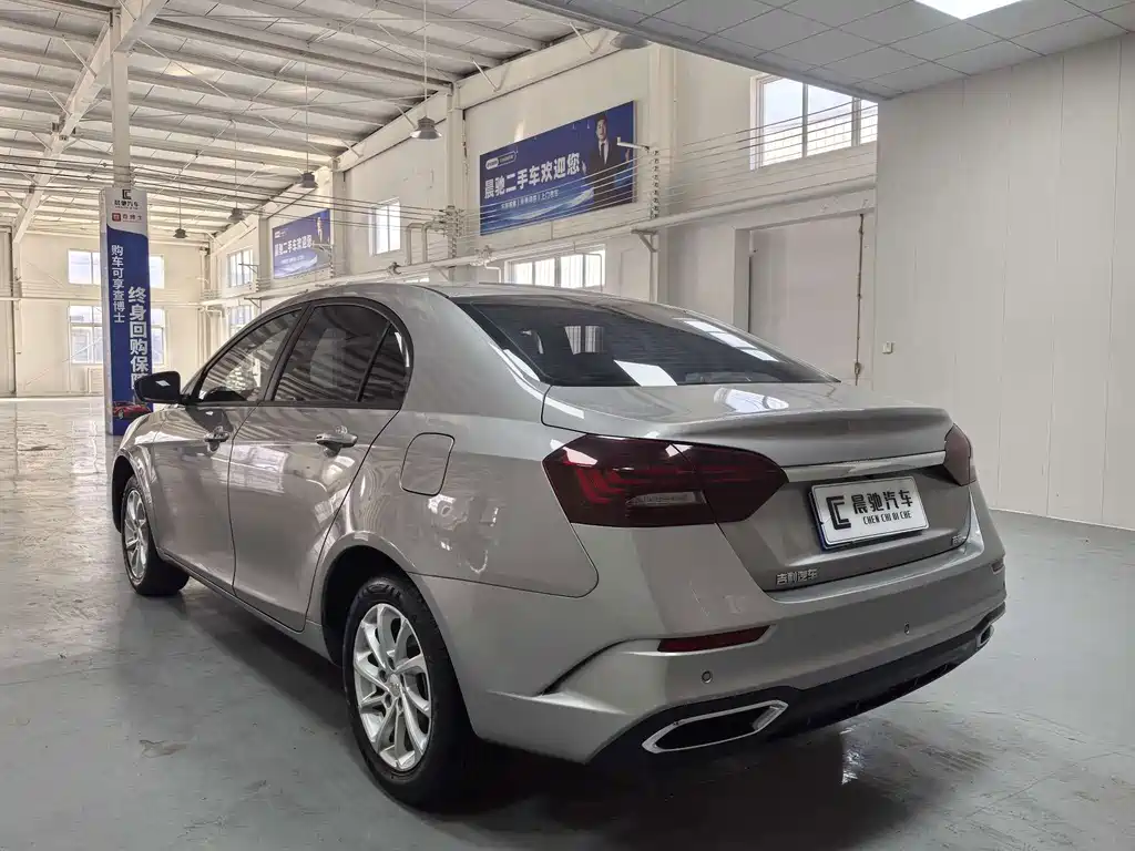 Geely Emgrand — миниатюра 6