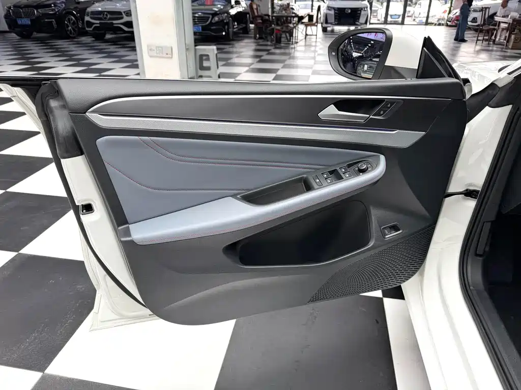 Volkswagen Lamando — миниатюра 5