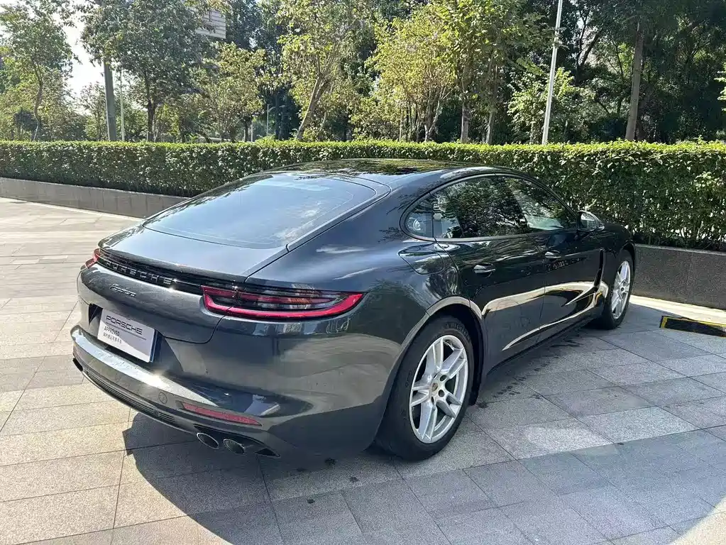 PORSCHE PANAMERA