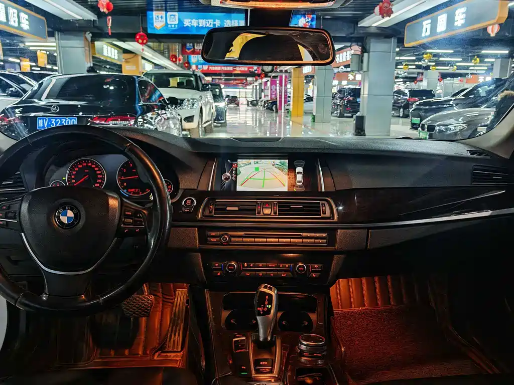 BMW 5 Series — миниатюра 7