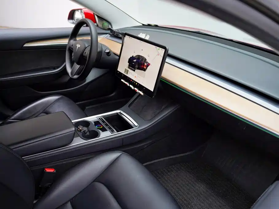 Tesla Model 3 — миниатюра 10