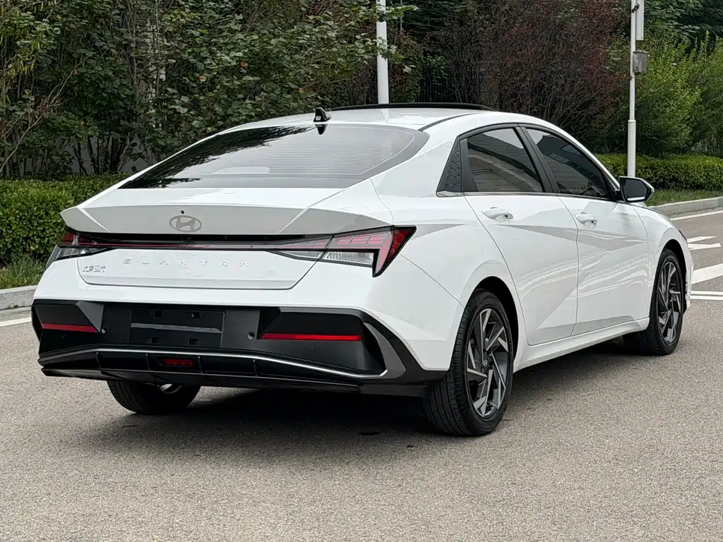 Hyundai Elantra — миниатюра 14