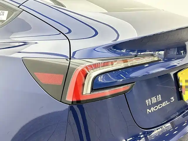 Tesla Model 3 — миниатюра 18