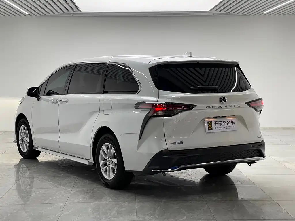 Toyota Granvia — миниатюра 4
