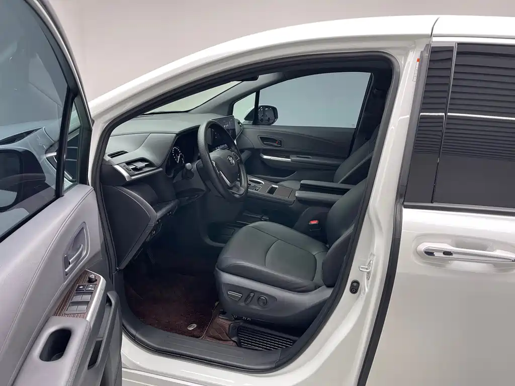 Toyota Granvia — миниатюра 16