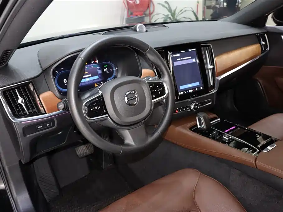 VOLVO S90 PLUG IN HYBRID