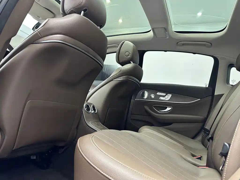 Mercedes-Benz E-Class — миниатюра 14