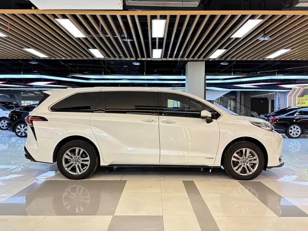 Toyota Sienna — миниатюра 6