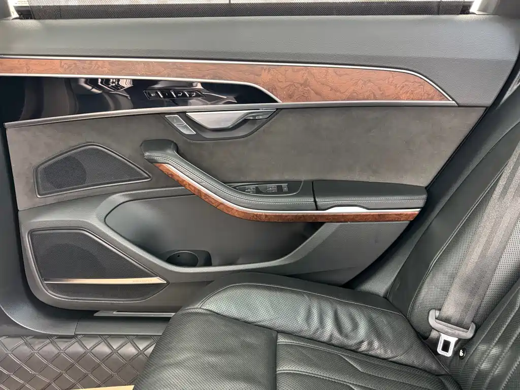 Audi A8 — миниатюра 18