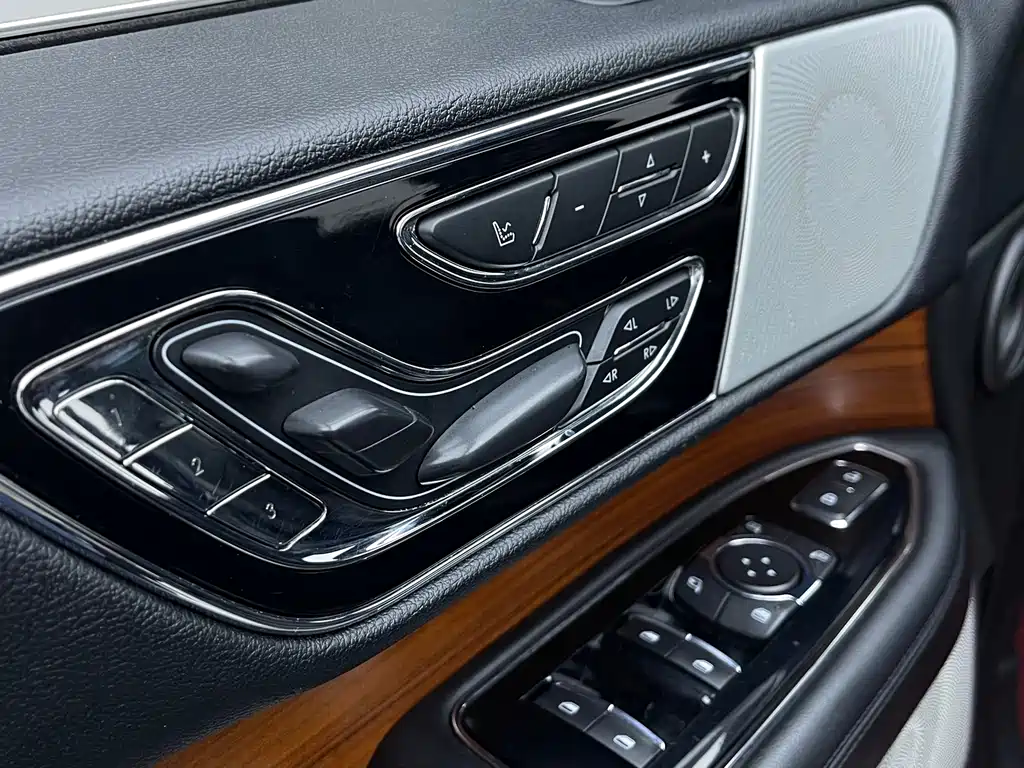 Lincoln Navigator — миниатюра 10