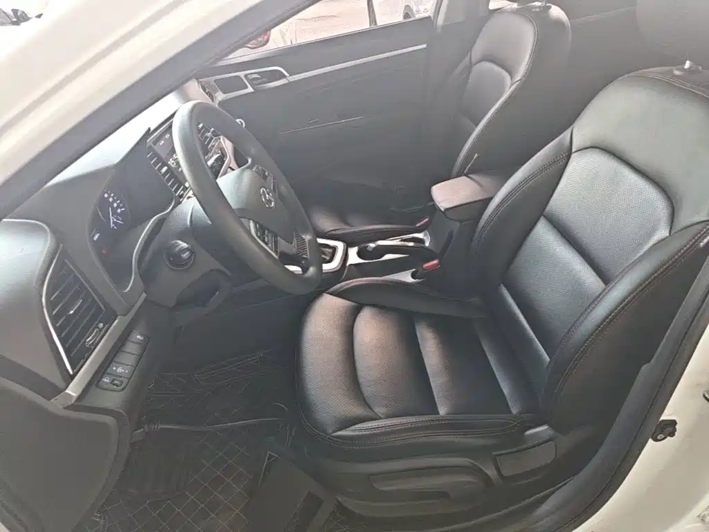 Hyundai Elantra — миниатюра 15