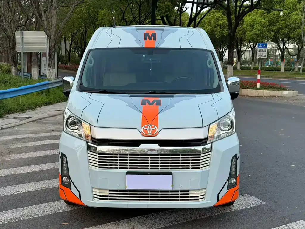 Toyota HiAce 2021 3.5L AT