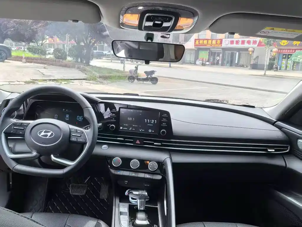 Hyundai Elantra — миниатюра 9
