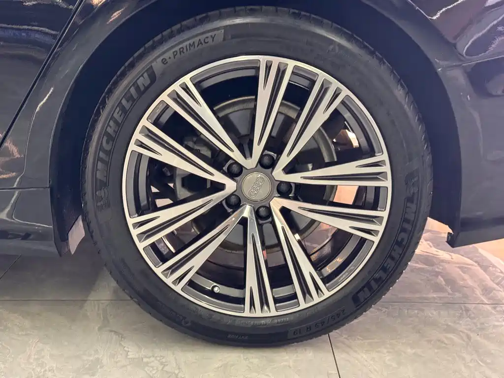 Audi A6L — миниатюра 12
