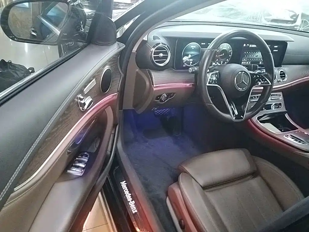 Mercedes-Benz E-Class — миниатюра 16