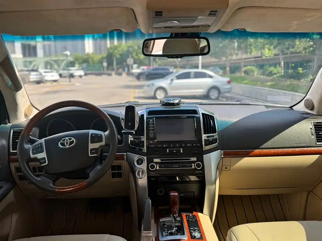 Toyota Land Cruiser 2012 4.6L AT VX-R