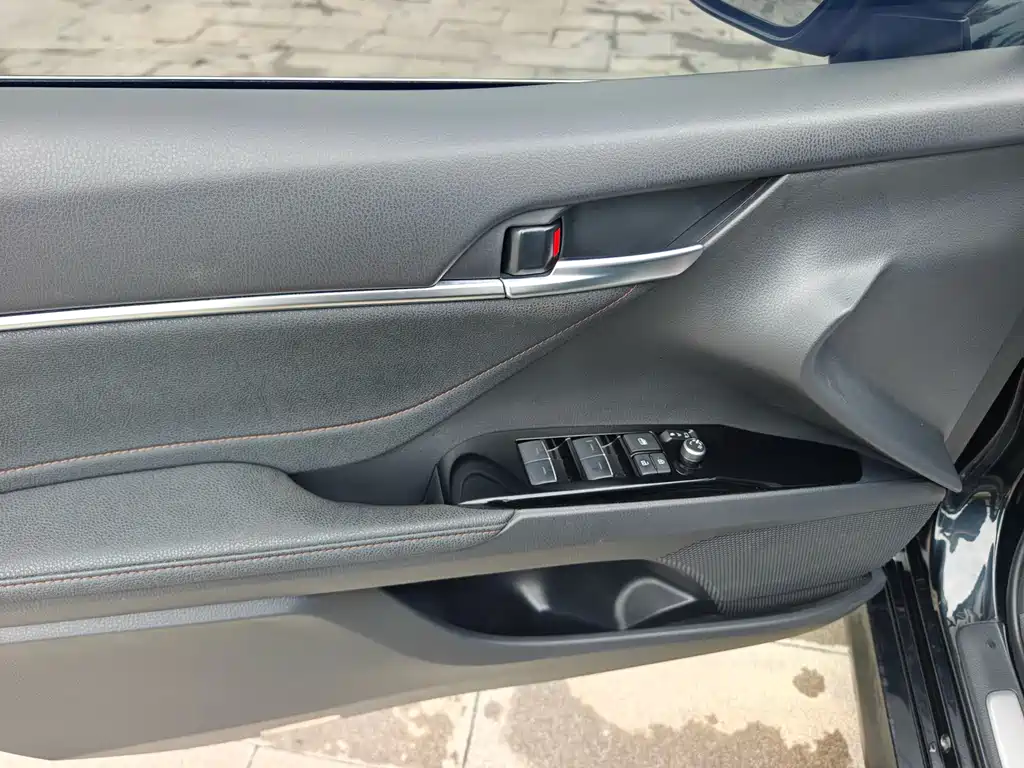 Toyota Camry — миниатюра 10
