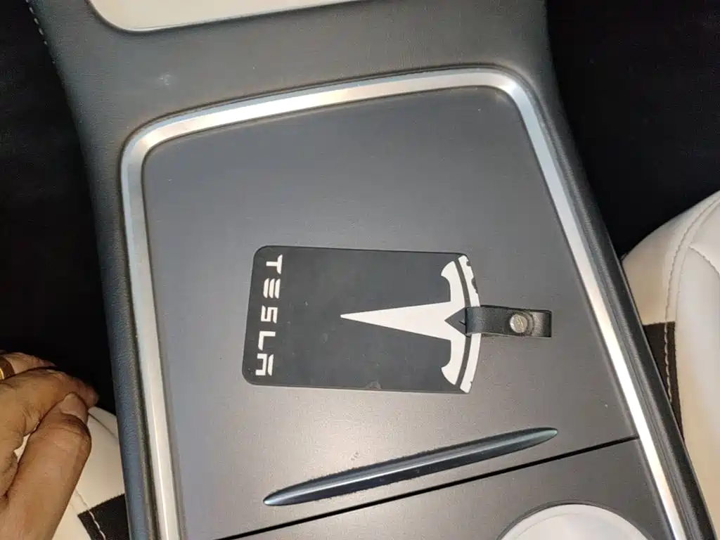 Tesla Model 3 — миниатюра 9