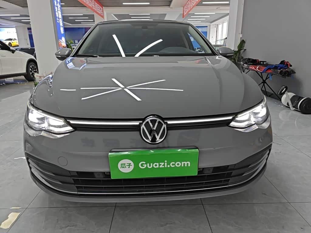 Volkswagen Golf 1.4 л 2024 г. Серебристо-серый, пробег 39700 км