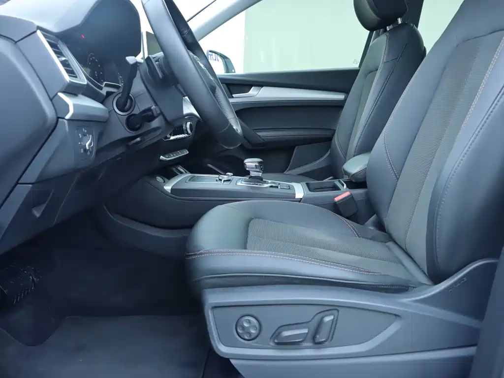 Audi Q5L 2018 40 TFSI Fashion V
