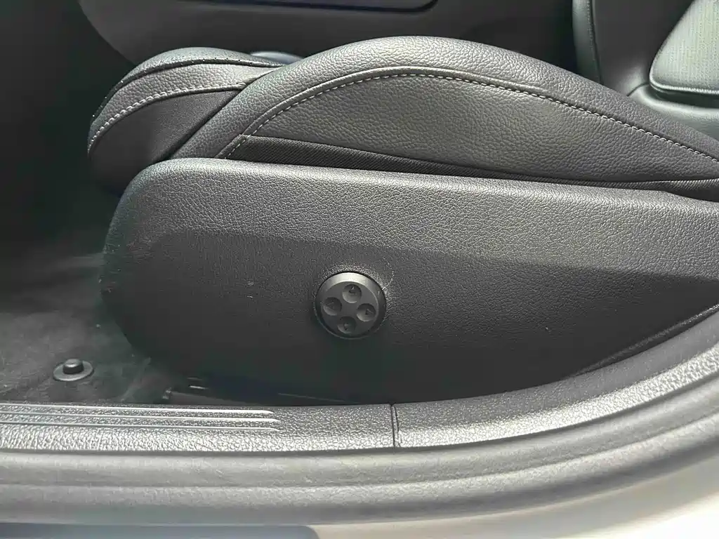 Mercedes-Benz C-Class — миниатюра 12
