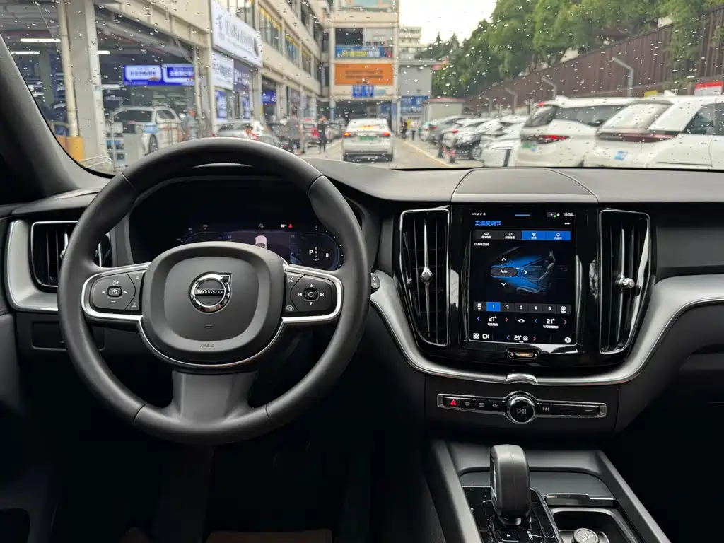 Volvo XC60 2023 B5 Luxury