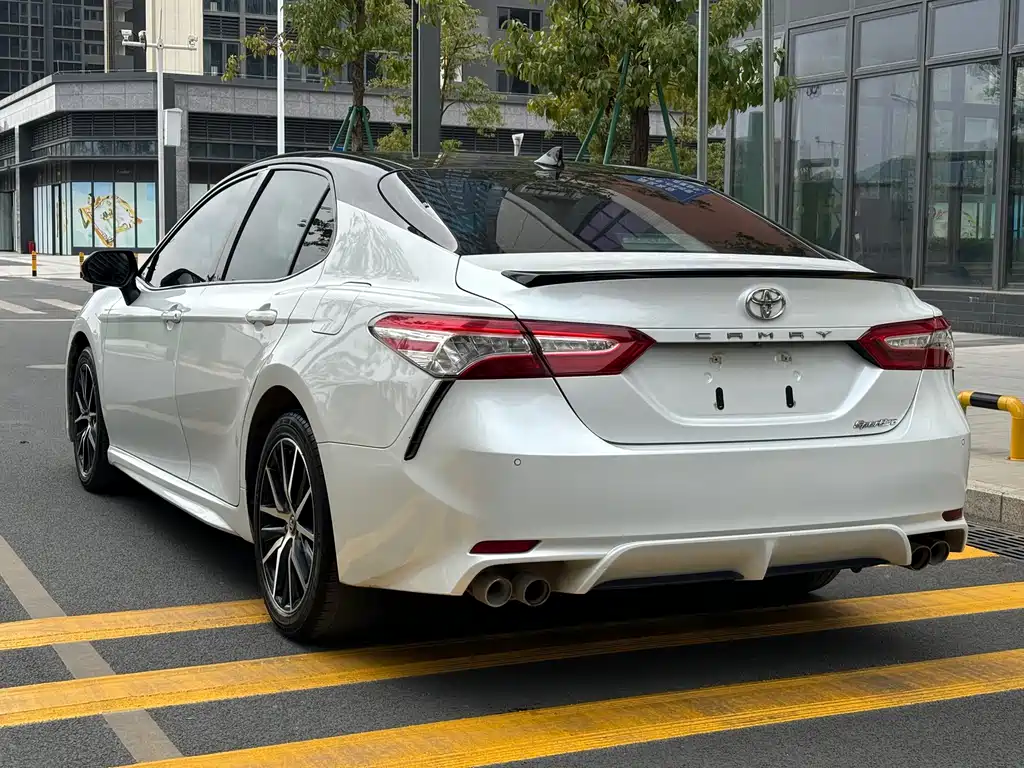 Toyota Camry — миниатюра 6