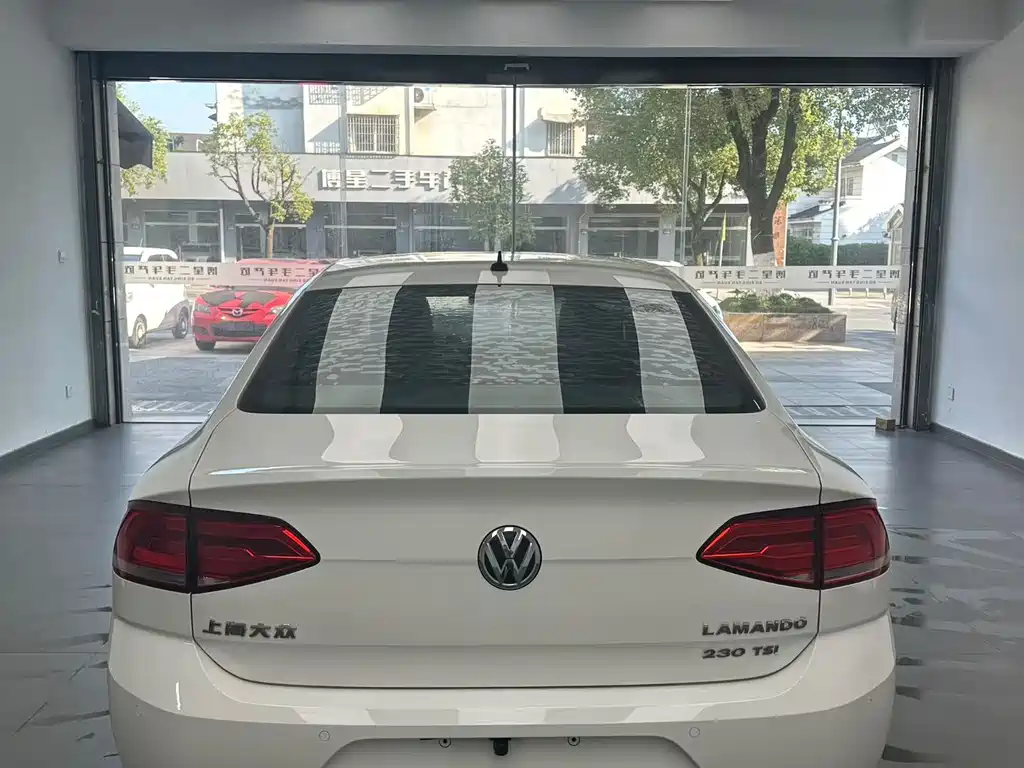 VOLKSWAGEN LINGDU