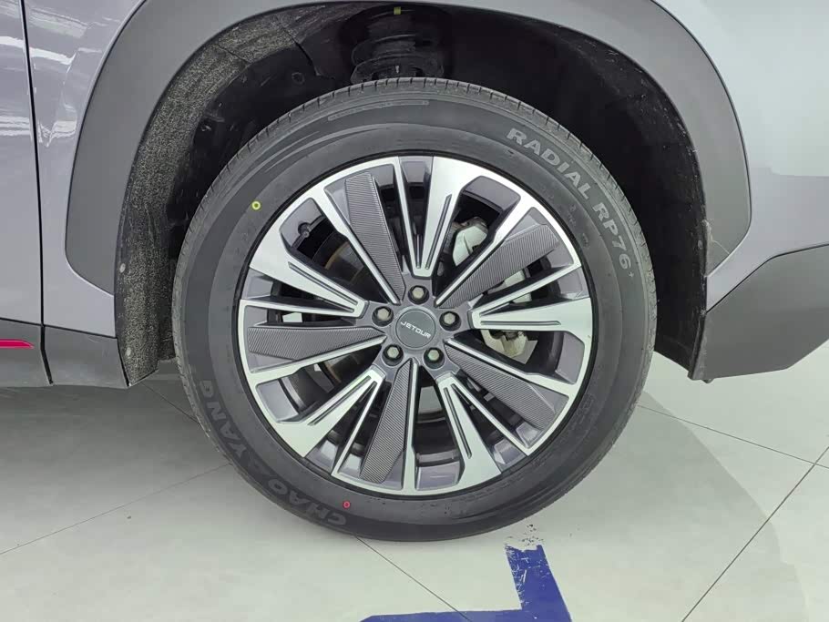 Jetour Jetour Dasheng 1.5 л 2024 г. Серебристо-серый, пробег 34700 км