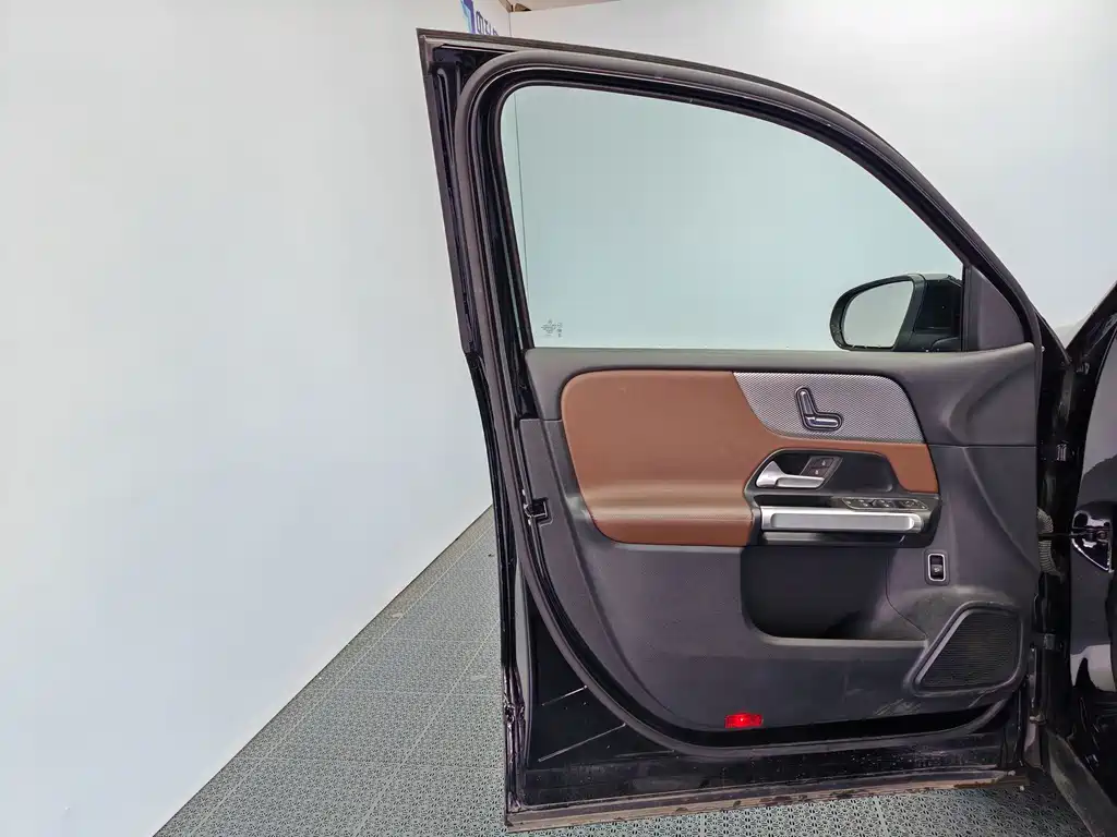 Mercedes-Benz GLB — миниатюра 13