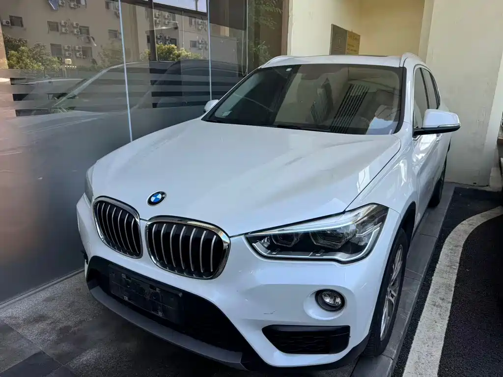 Купить BMW X1