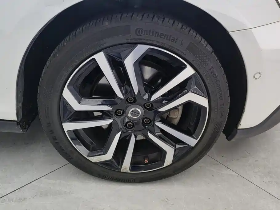 Volvo V40 — миниатюра 6