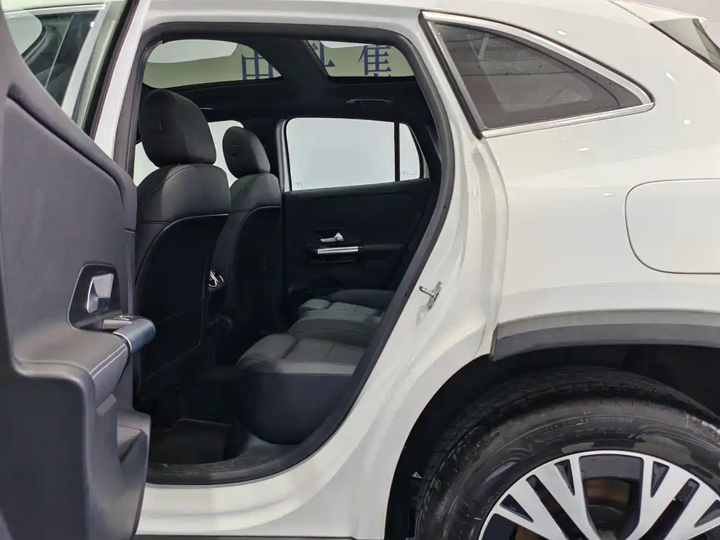 Mercedes-Benz GLA — миниатюра 12