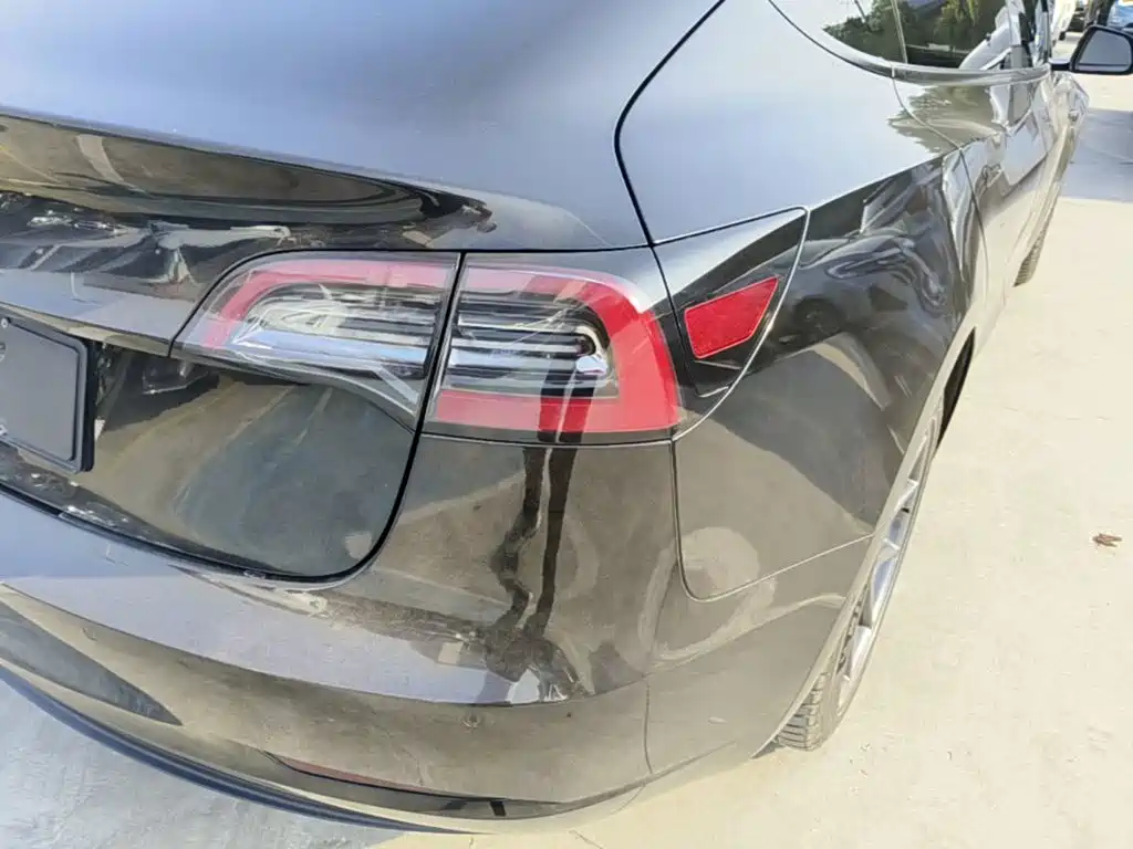 Tesla Model 3 — миниатюра 8