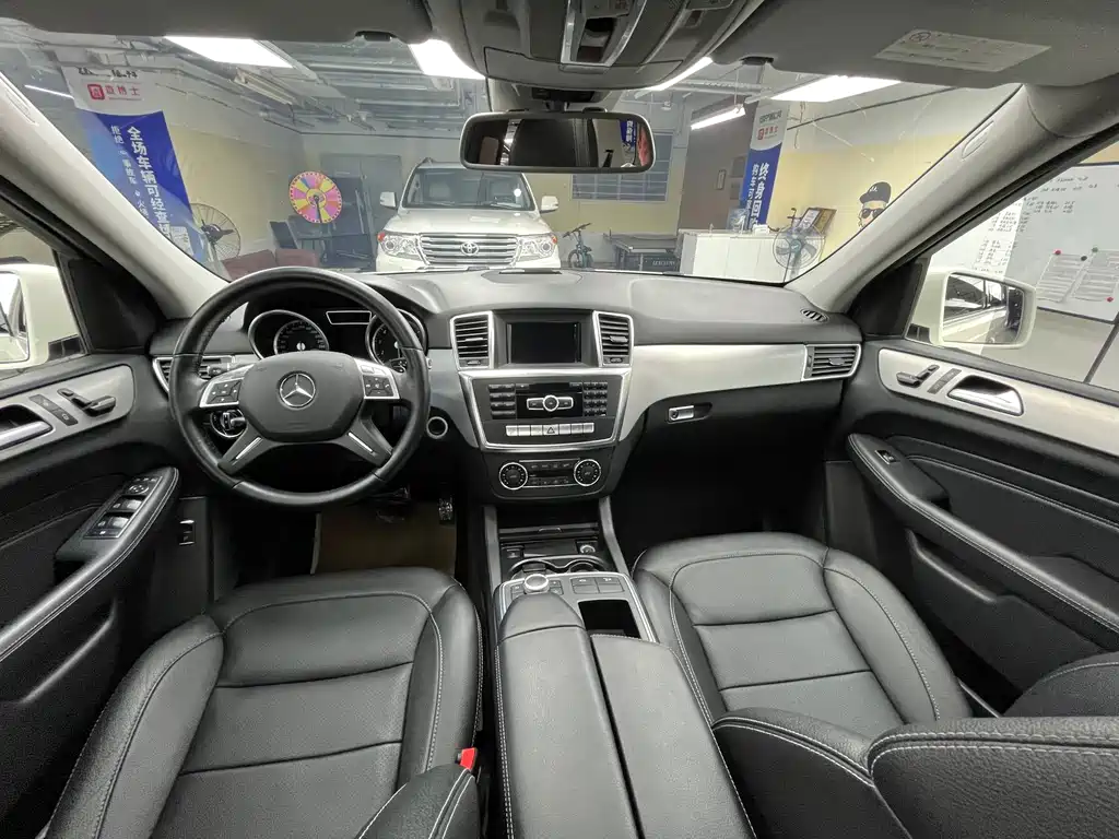 Mercedes-Benz M-Class — миниатюра 10
