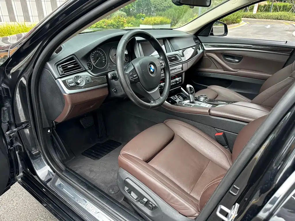 BMW 5 Series — миниатюра 11