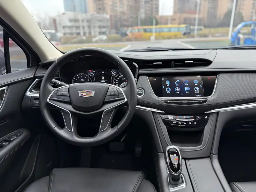 CADILLAC XT5
