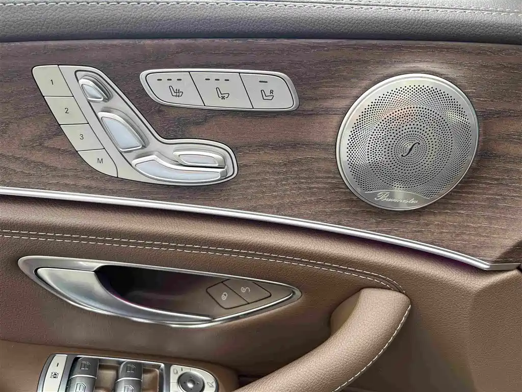 Mercedes-Benz E-Class — миниатюра 5