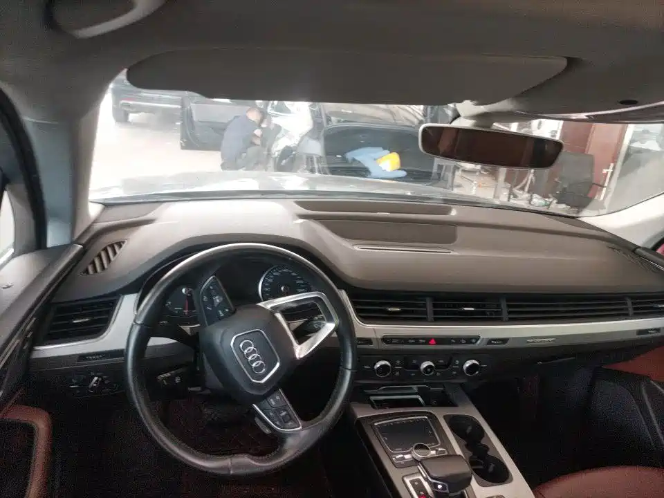Audi Q7 — миниатюра 5