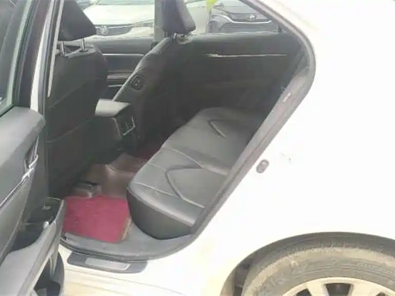 Toyota Camry — миниатюра 6