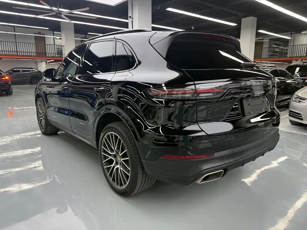 Porsche Cayenne — миниатюра 26