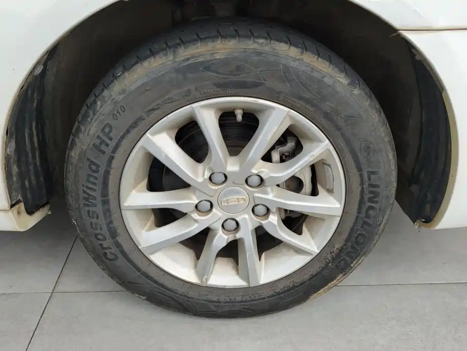 Geely Emgrand — миниатюра 6