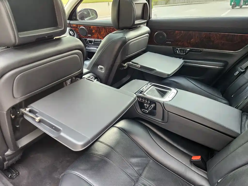 Jaguar XJ — миниатюра 20