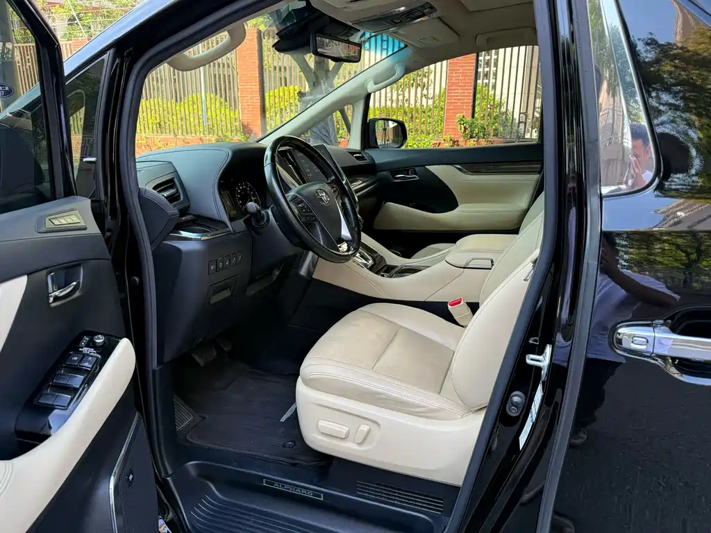 Toyota Alphard 2021 2.5L Luxury